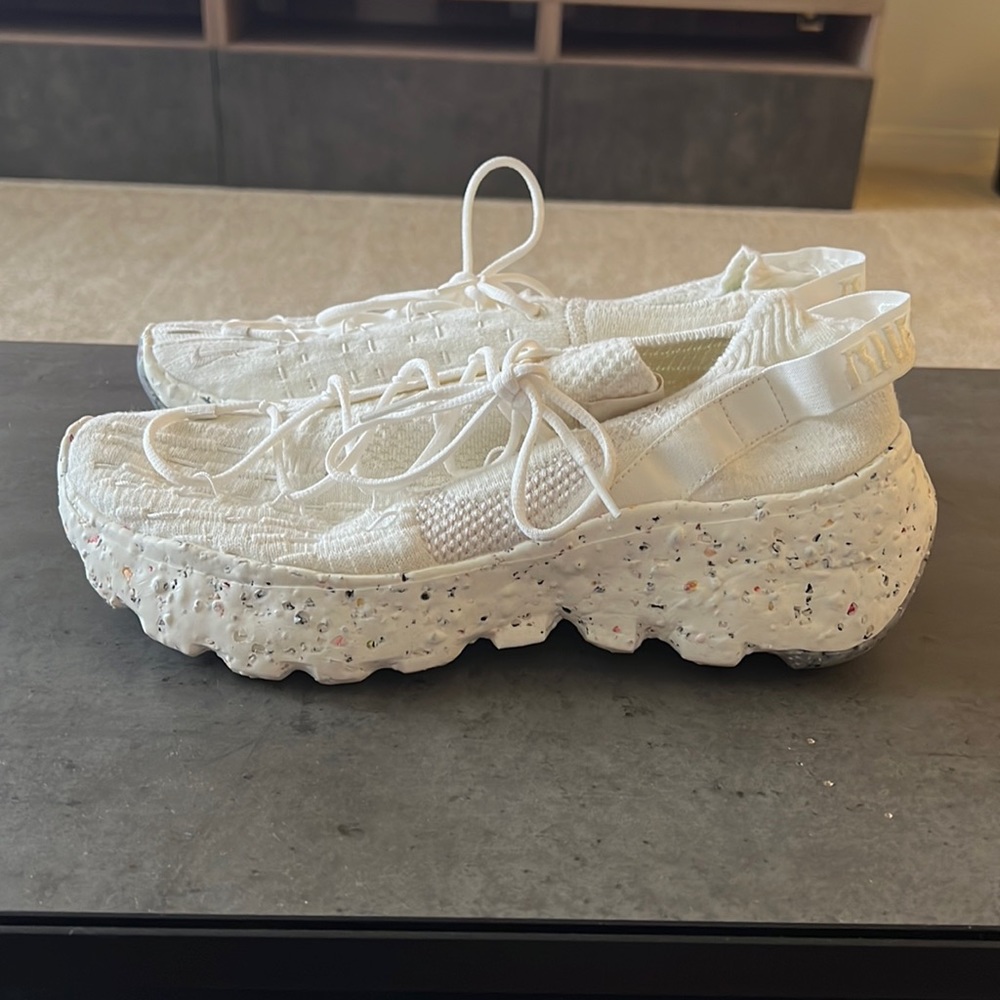 Nike Space Hippies. Size: 9. Color: White. FIRM PRICE